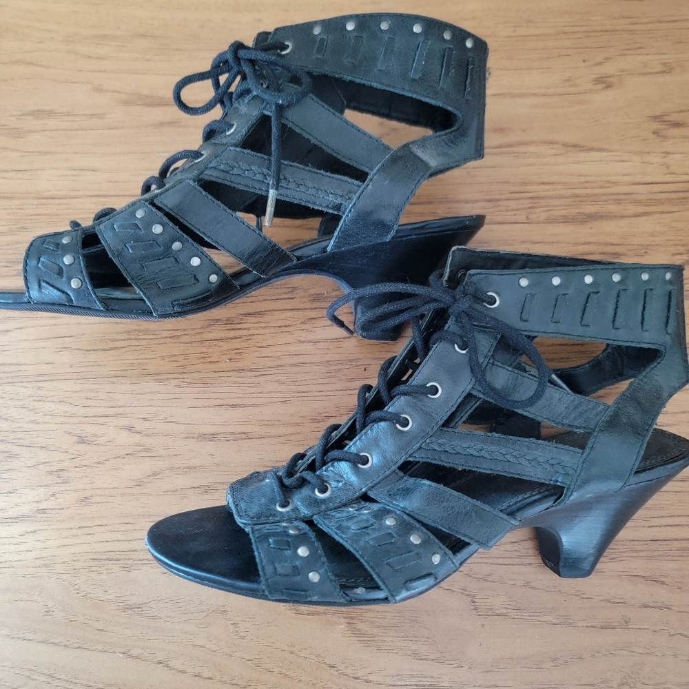 Elditas Ghita Blk Strappy Studded Gladiator Heels Size 8M